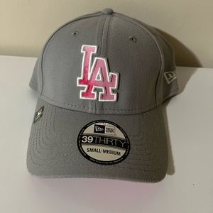 BRAND NEW LOS ANGELES DODGERS NEW ERA 2022 GRAY/PINK MOTHER’S DAY 39THIRTY HAT